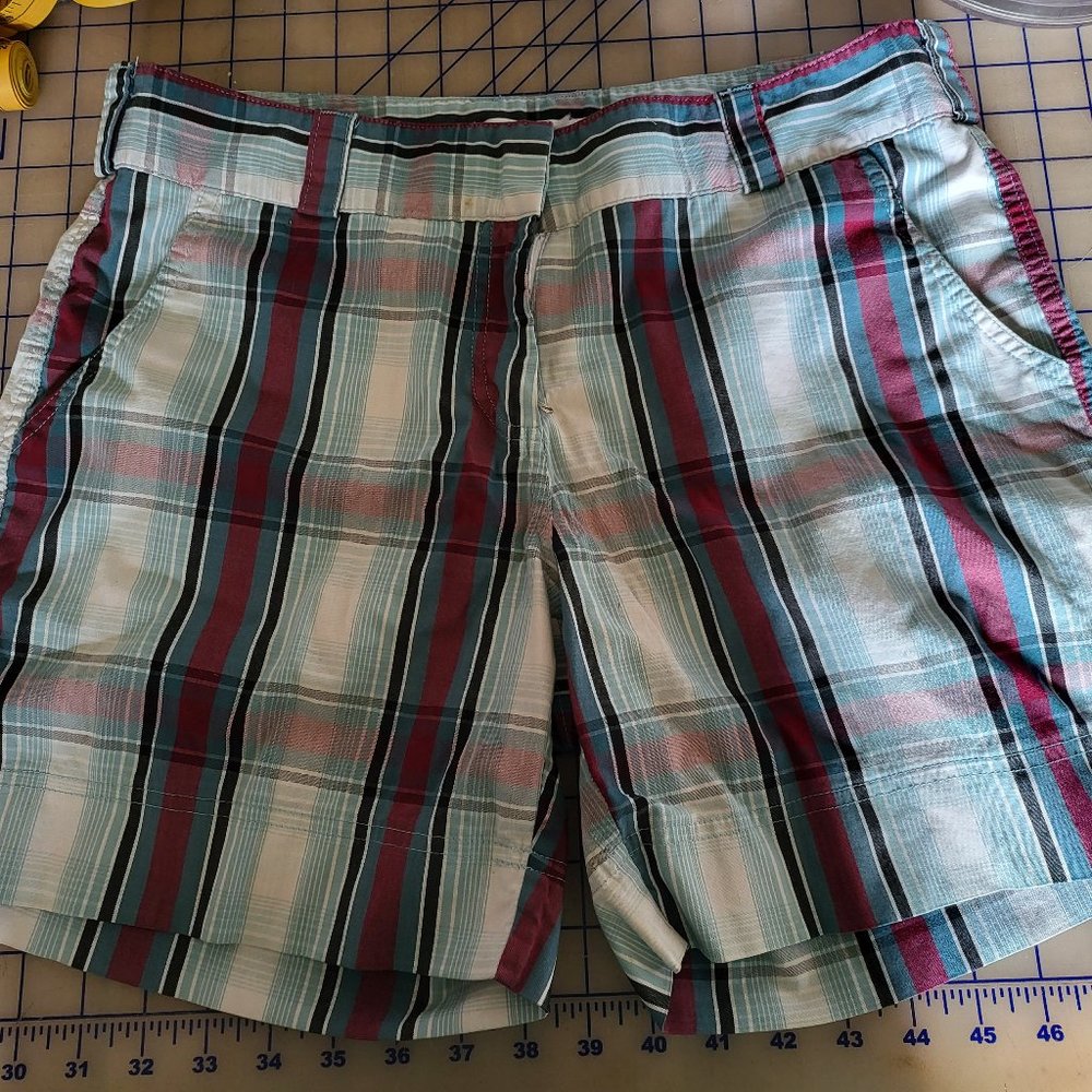 Women's Plaid Size 10 shorts, purple, blue , and white